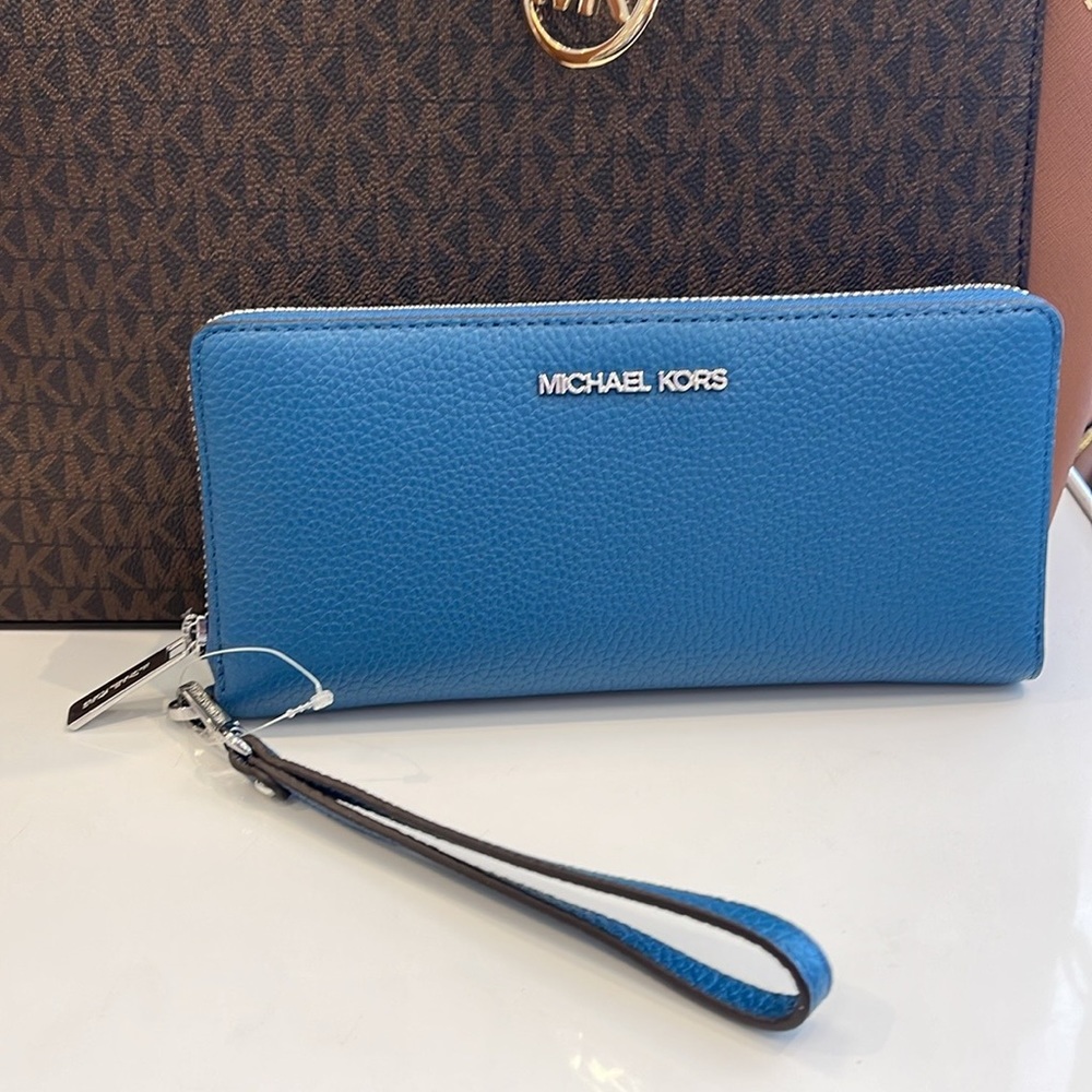 MICHAEL KORS
Leather Continental Wristlet Phone Case Wallet 
Teal
NWT - Picture 3 of 16